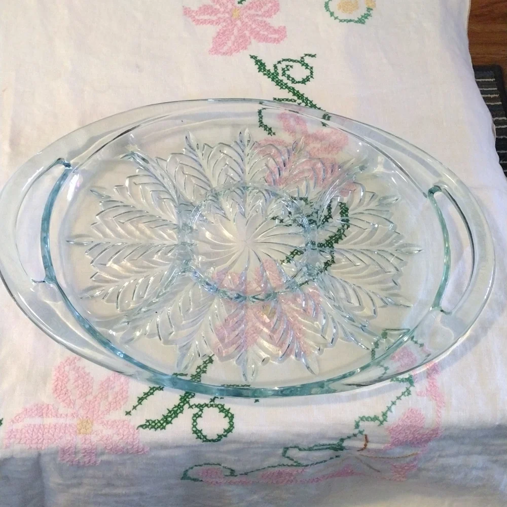 Vintage Jeanette feather pattern 5 part relish tray - Picture 2 of 2